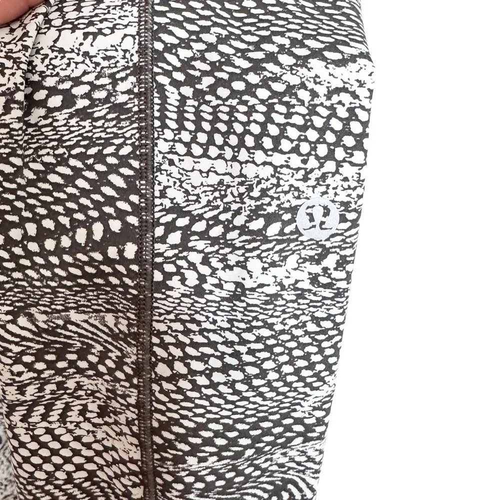 Lululemon In Movement Crop Everlux 19